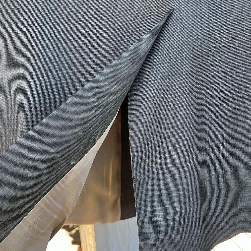 Lauren Ralph Lauren Men’s 42R 100% Wool Blazer. Sports Coat Like New Warm Gray.